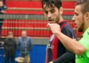 Il giocatore Nicholas Pagliacci scende in campo contro il Covid-19