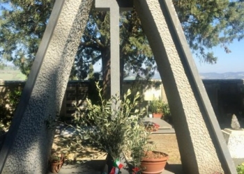 Venerdì Santo, Sindaco e Vescovo al cimitero per pregare insieme in suffragio dei defunti