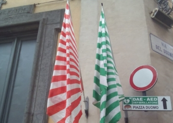 Rubata la bandiera del Quartiere Stella dalla Chiesa di San Giuseppe Patrono