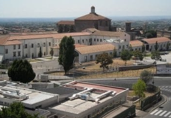 All’Unitus si studiano farmaci che impediscano l’ingresso del Covid nelle cellule umane