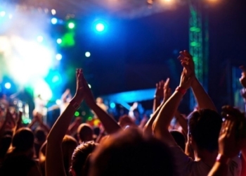 Firma ordinanza per riapertura locali di intrattenimento, cerimonie e congressi