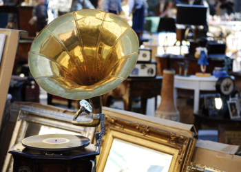 “Indietro nel tempo”, mercatino di antiquariato e collezionismo