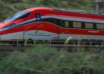 Incontro fra Trenitalia e rappresentanti dei pendolari della Regione. Nuova app per verificare disponibilità posti