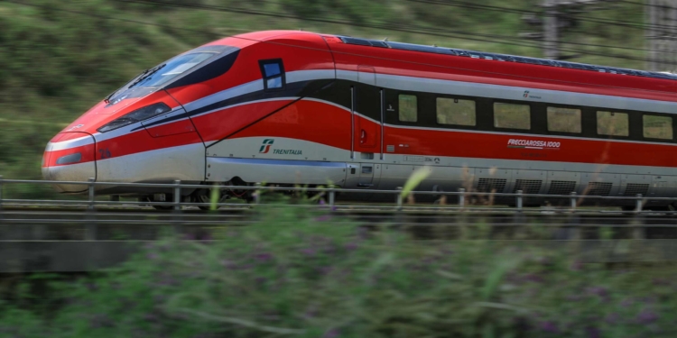 Incontro fra Trenitalia e rappresentanti dei pendolari della Regione. Nuova app per verificare disponibilità posti