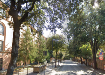 Senso unico alternato in Via Roma per lavori esterni a un condominio