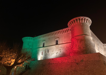 Nella Giornata dell’Unità Nazionale e delle Forze Armate il Castello di Alviano indossa il tricolore