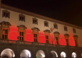 25 novembre: il Comune di Orvieto si veste di rosso e dona 5×1000 all’Albero di Antonia