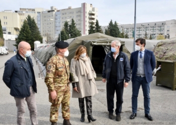Presidente Tesei visita a Perugia l’ospedale da campo dell’esercito