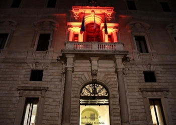 Giornata mondiale contro la violenza sulle donne, Provincia illumina torretta