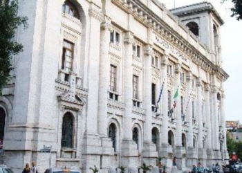 Barriere in plexiglass all’ingresso di Palazzo Bazzani per completare il sistema di monitoraggio anti-covid