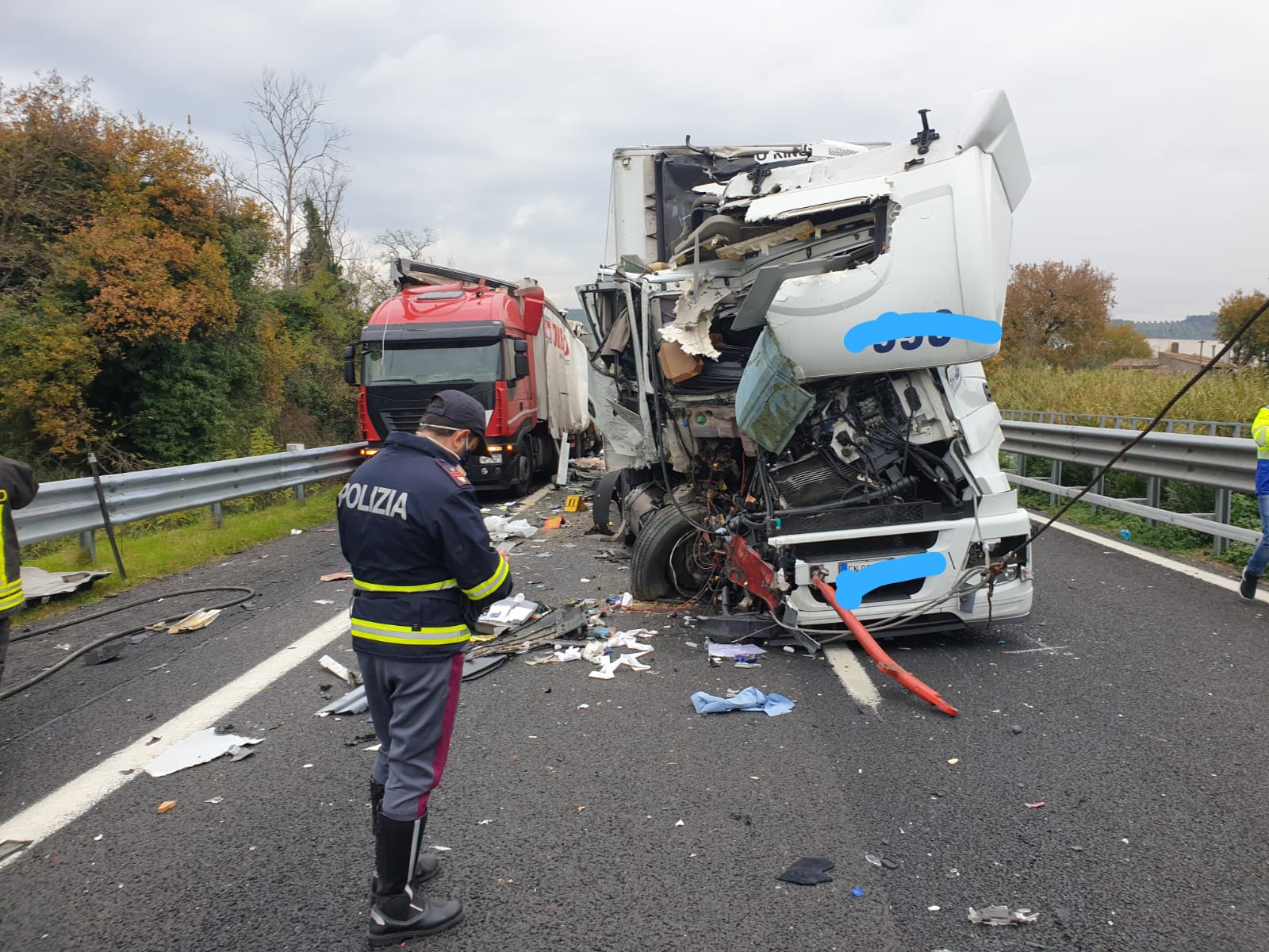 Tamponamento tra due mezzi pesanti, traffico rallentato in Autostrada ...