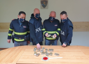 In manette coppia di spacciatori ventenni, pronti a mettere sul mercato 1,8 kg di hashish per un valore di 20mila euro