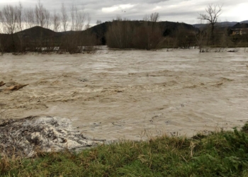 Maltempo, chiuso passaggio pedonale di accesso ai laghetti