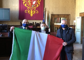 Progetto “Decoro della bandiera”: donata dall’Ancri al Comune di Orvieto nuova bandiera tricolore