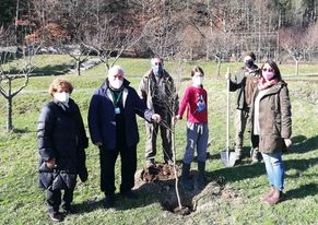 Giornata Mondiale contro il cancro infantile, Riserva naturale Monte Rufeno pianta due melograni simbolo di speranza