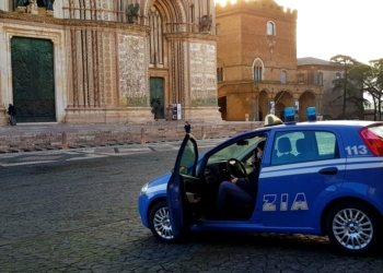 Giovane denunciato per minacce dalla Polizia. Segnalazioni e sanzioni durante i controlli anti-Covid