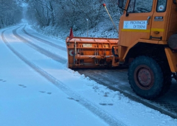 Maltempo, mezzi spazzaneve in azione su Orvietano e Colle Bertone. Attenzione a gelate