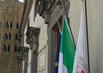 Attentato di Goma: in segno di lutto bandiere a mezz’asta sul palazzo comunale