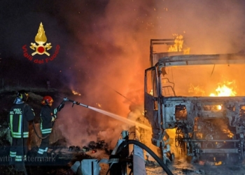 Incidente in Autostrada, in fiamme Tir carico di carta tra Orvieto e Fabro