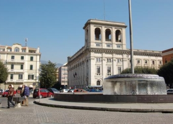 La torretta di Palazzo Bazzani s’illumina di giallo. Lattanzi: “Gesto semplice ma simbolico”
