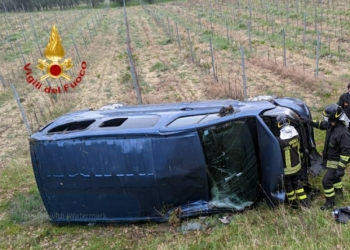 Incidente nei pressi di Baschi, un pulmino con a bordo 8 operai esce di strada e finisce nella scarpata