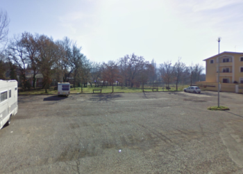 Pulizia e rifacimento manto stradale, divieto di sosta in Piazza dei Faggi