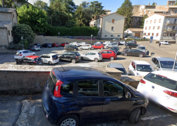 Divieto di sosta lungo la via che conduce in Piazza Generale Cimicchi