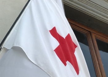 “Giornata Mondiale della Croce Rossa” 2021: bandiera Cri esposta sulla facciata del Palazzo Comunale