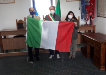 “Decoro del Tricolore”, donata bandiera italiana dall’Ancri al Comune di Allerona