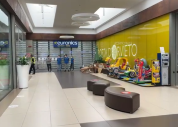 VIDEO – Protesta dei commercianti del centro commerciale