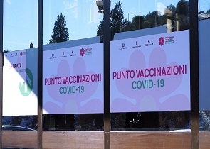 Vaccinazioni anticovid-19, al via preadesioni over 50. Avviata vaccinazione over 60