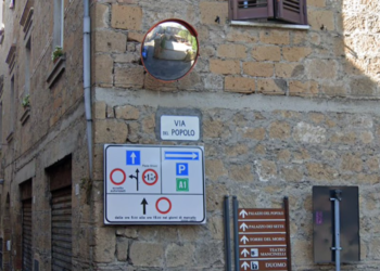 Chiusa al traffico Via del Popolo per lavori a un fabbricato