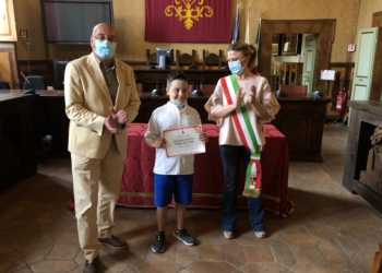 A Michelangelo Presciuttini le chiavi della città, l’anno scorso aveva salvato due ragazzi trascinati al largo dalla corrente del mare