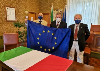 Donate dall’Ancri al Comune di Castel Giorgio le bandiere italiana ed europea