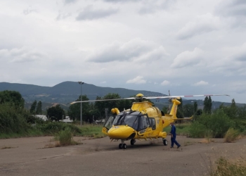 Malore per una donna di 40 anni all’area di servizio, Polstrada fa atterrare l’eliambulanza