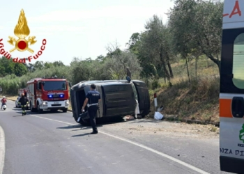 Incidente tra due vetture lungo la Strada della Stazione, un ferito