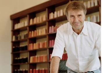 “Brunello Cucinelli for Humanity”, l’imprenditore umbro dona capi all’Emporio Senza Monete