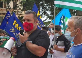 Lavoratori e sindacati TPL criticano aspramente il taglio annunciato in merito alla loro categoria, manifestazione in Piazza