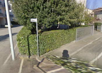 Senso unico alternato in Via dei Cipressi a Ciconia per lavori presso un fabbricato