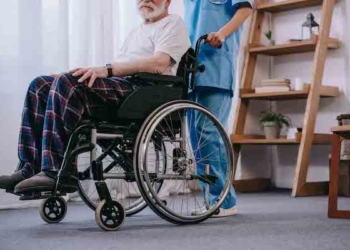 Federsolidarietà e Legacoopsociali: “Chiediamo alla USL 2 di ritirare la gara per i servizi socio sanitari”