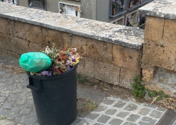Erbacce, strade e marciapiedi sconnessi, furti tra le tombe. Il cimitero di Orvieto avrebbe bisogno di maggiore attenzione