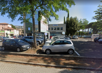 Divieto assoluto di sosta nell’area di parcheggio in piazza del Commercio. Giovedì 5 agosto