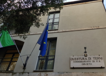 Passano la notte a fumare hashish, denunciati dalla Polizia un ragazzo per spaccio ed una ragazza per lesioni