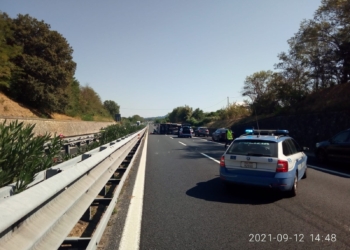 Camper si ribalta in autostrada tra Orvieto e Attigliano, illeso il conducente e passeggera in codice rosso