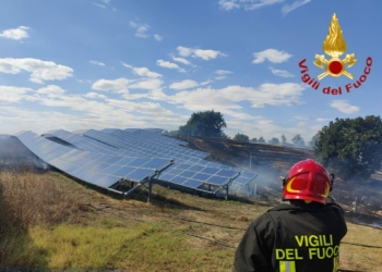Incendio a Montecchio, le fiamme labiscono impianto fotovoltaico