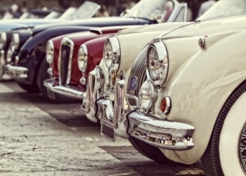 Raduno auto storiche in piazza d’Armi