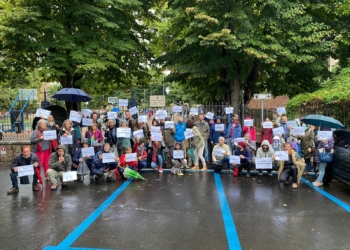 Prof. senza Green Pass sospeso dall’insegnamento, la protesta: “Non sei solo”