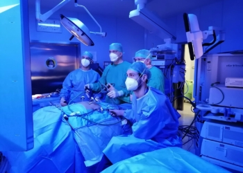 Al Santa Maria intervento chirurgico con tecnologia robotica: collegamento web con 60 sale operatorie e 70.000 medici in tutto il mondo