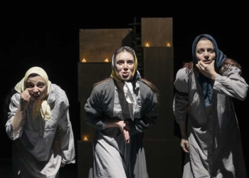“Pezzi”, lo spettacolo di Laura Nardinocchi, in scena al Teatro Boni