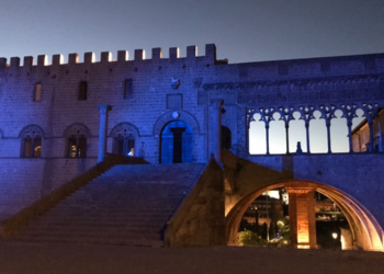 Viterbo, il Palazzo dei Papi si illumina di azzurro per l’Unicef